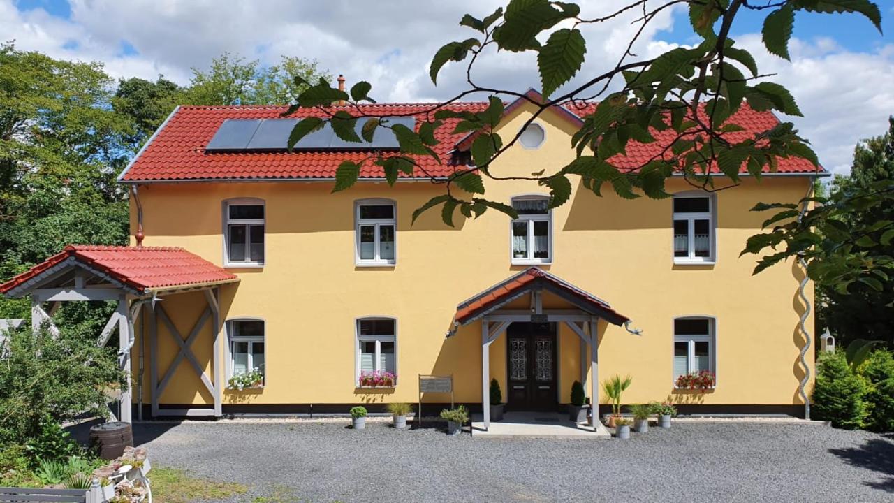 Haus Eveline - Ferienwohnungen Unterhalb Der Wartburg - Айзенах Екстериор снимка